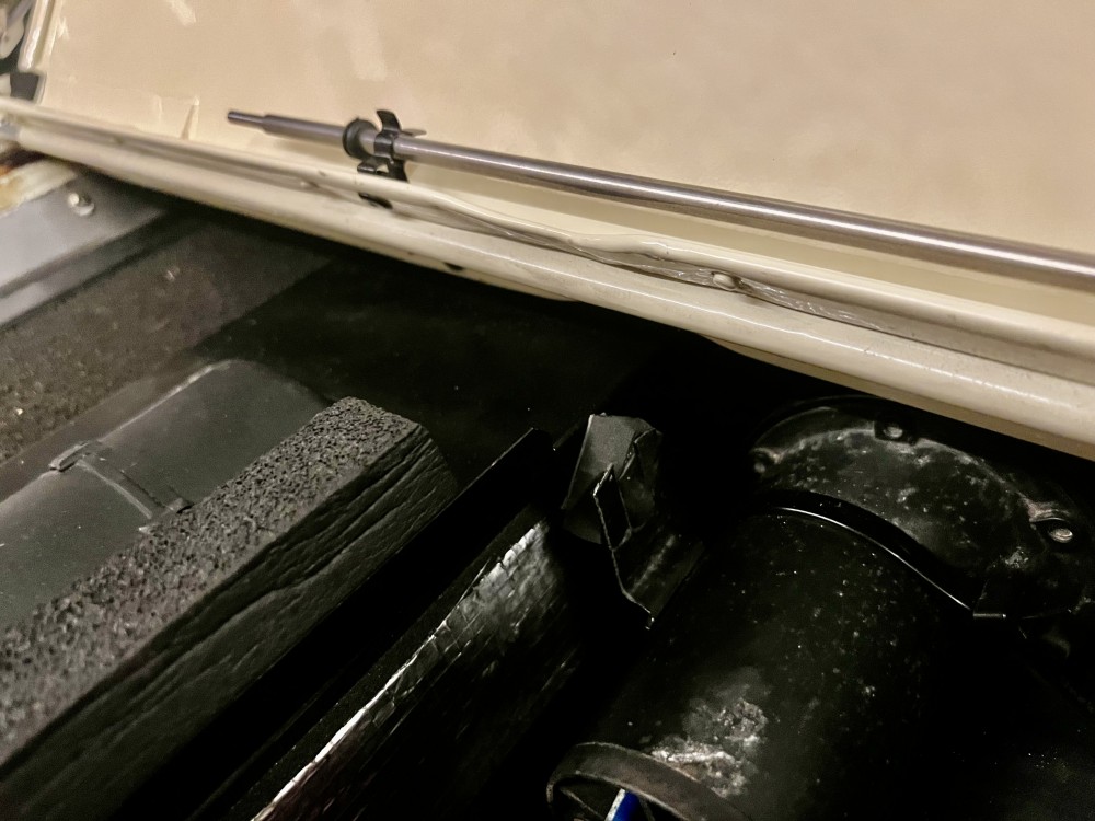 Trou  joint boitier de chauffage.jpg