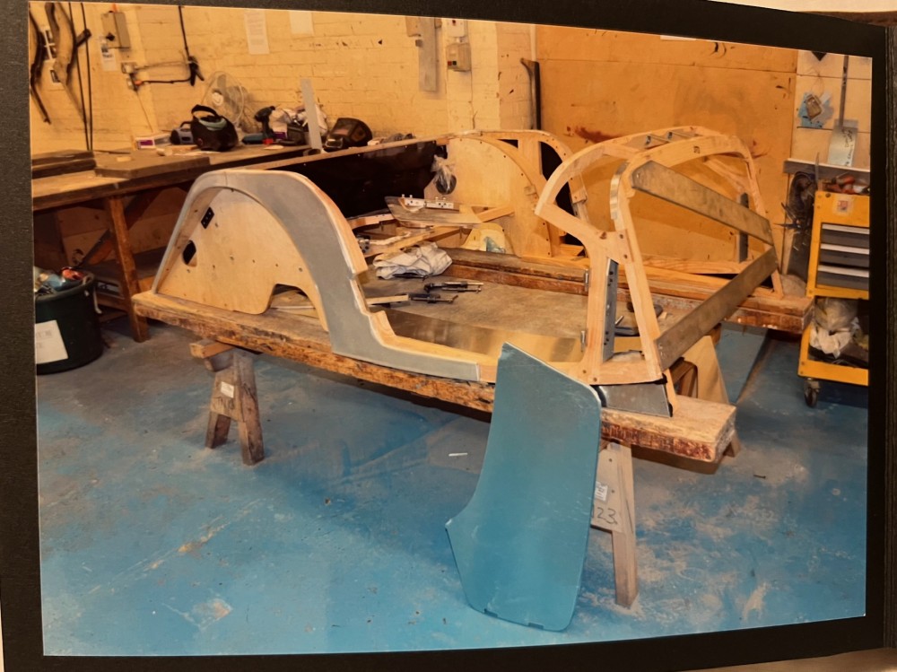 Ceinture fixée sur chassis bois.jpeg