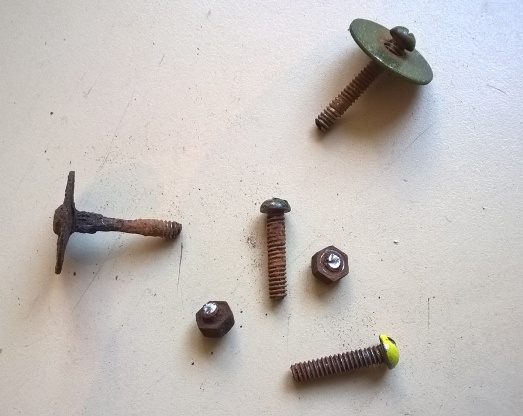 Boulons aile AR droite R.jpg